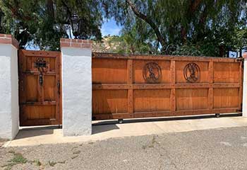 Wooden Gate Installation, Lewisville